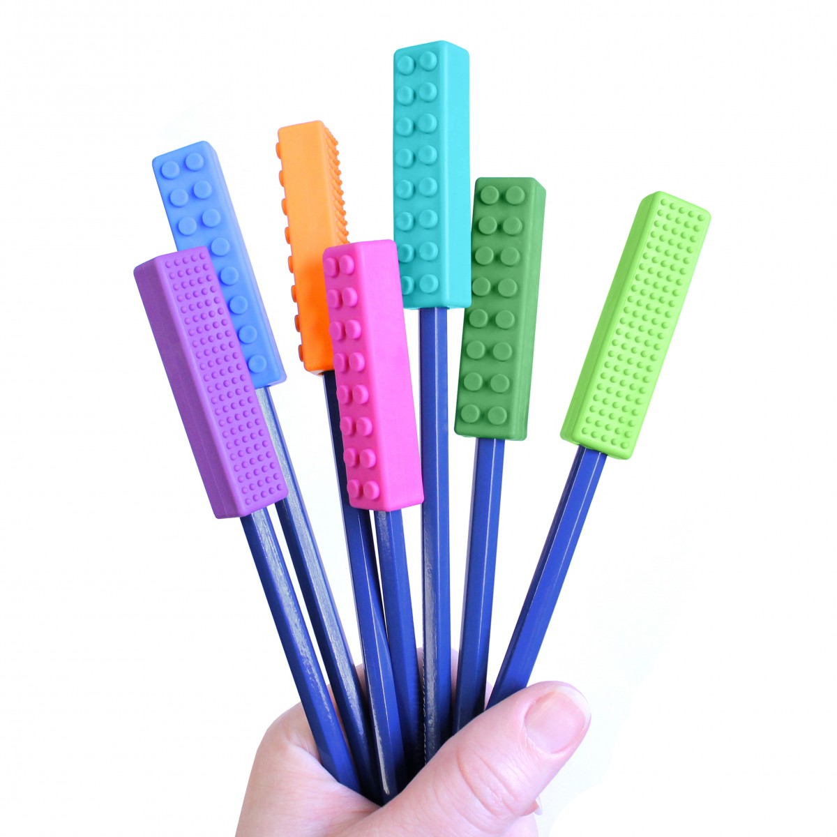Bündel mit verschiedenfarbigen Stiften, die mit Brick-Aufsätzen ausgestattet sind