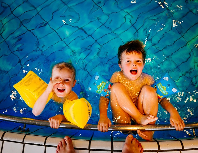 Schwimmen mit behinderte Kinder